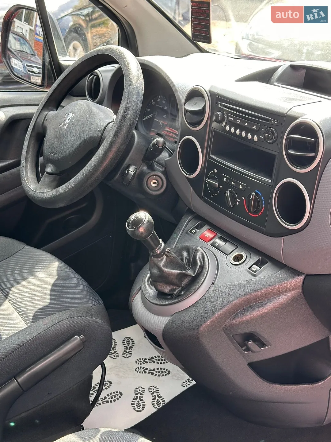 2012 Peugeot Partner - мініатюра 10