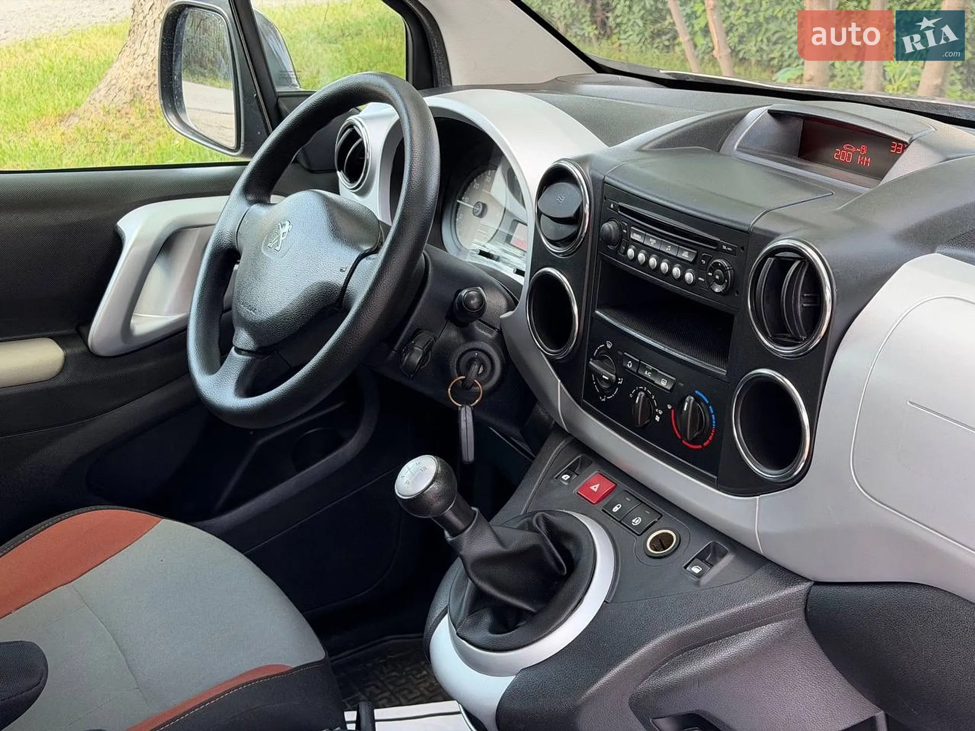 2015 Peugeot Partner - мініатюра 40