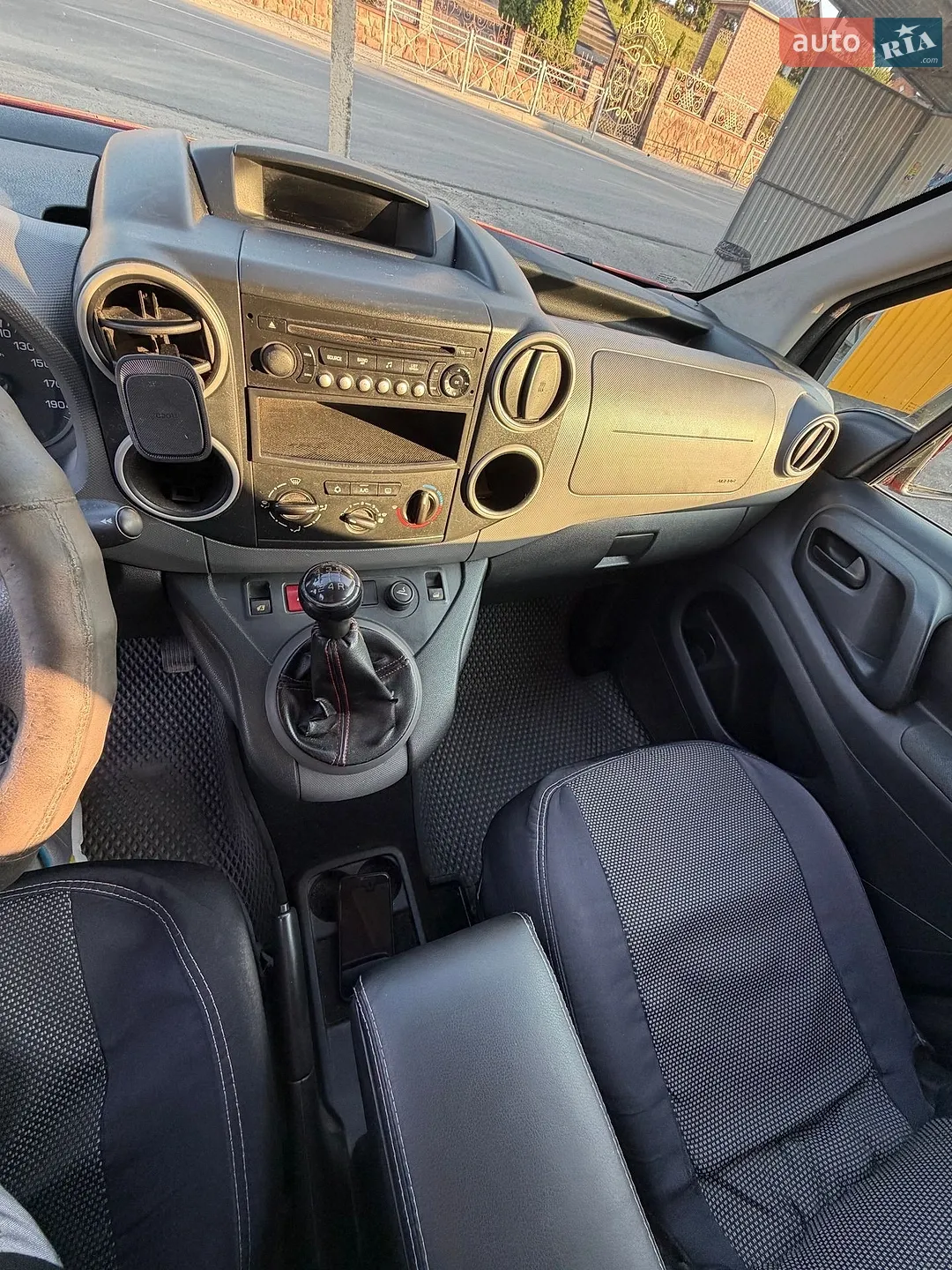 2011 Peugeot Partner - мініатюра 15