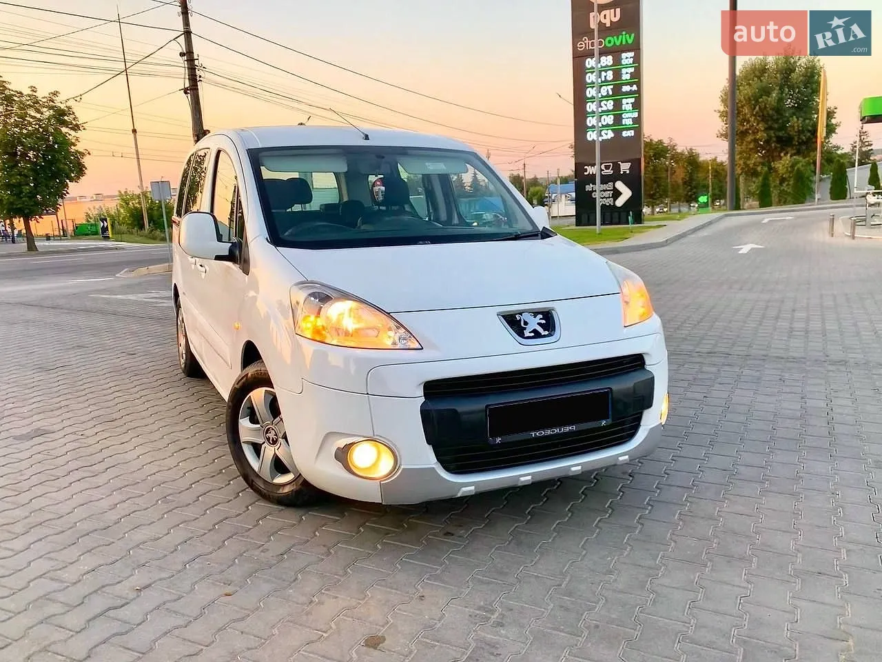 2011 Peugeot Partner - мініатюра 30