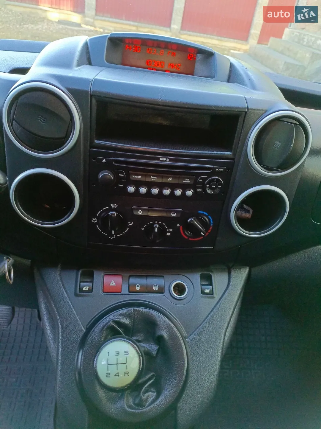 2010 Peugeot Partner - мініатюра 39