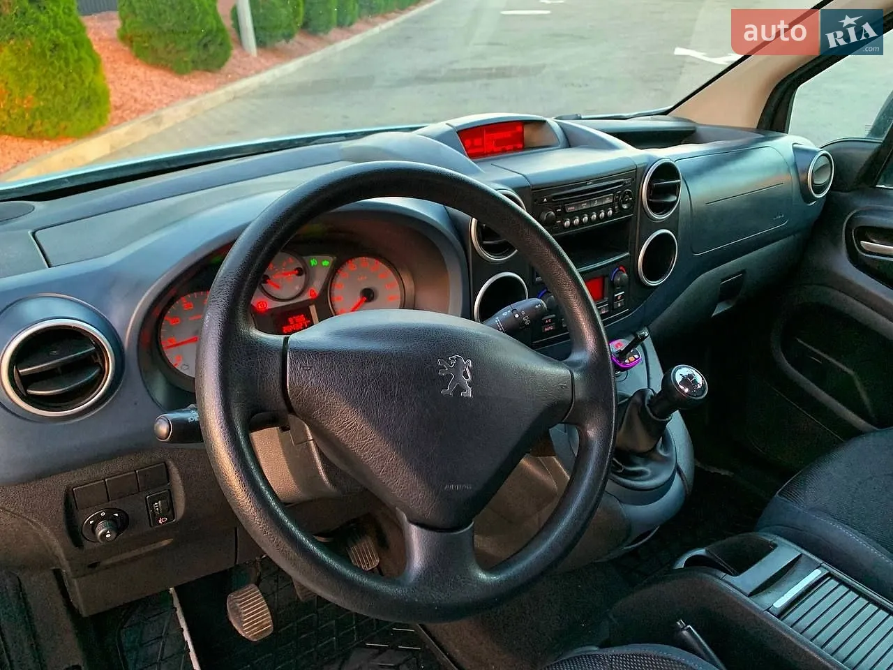2010 Peugeot Partner - мініатюра 18