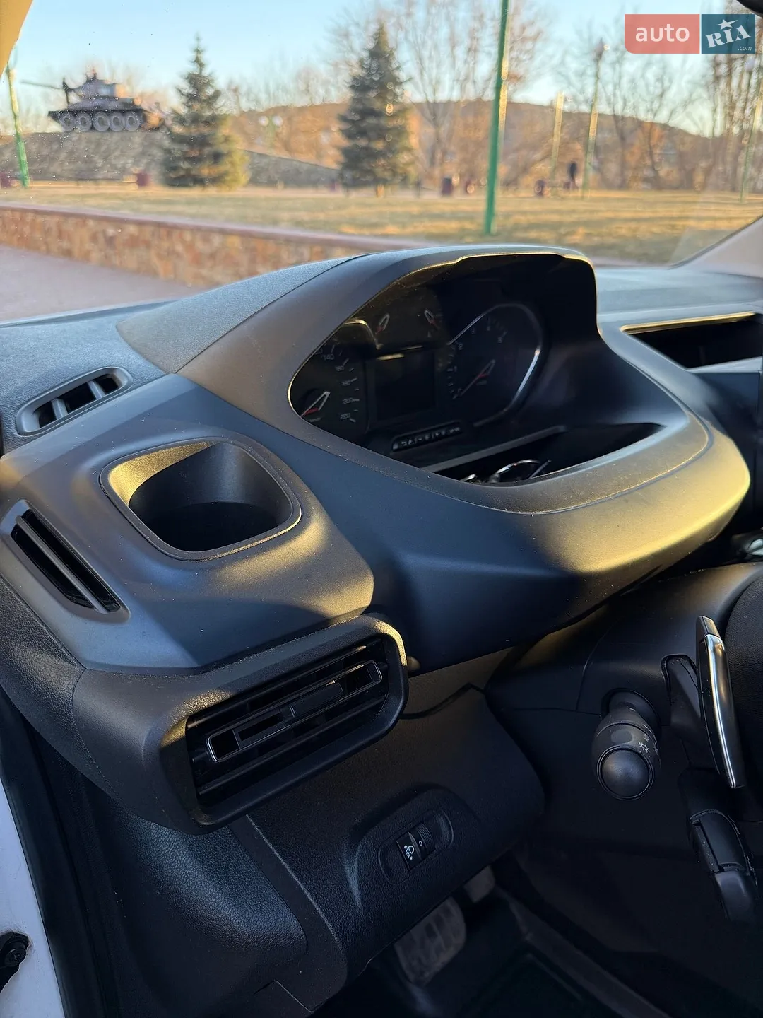 2019 Peugeot Rifter - мініатюра 32