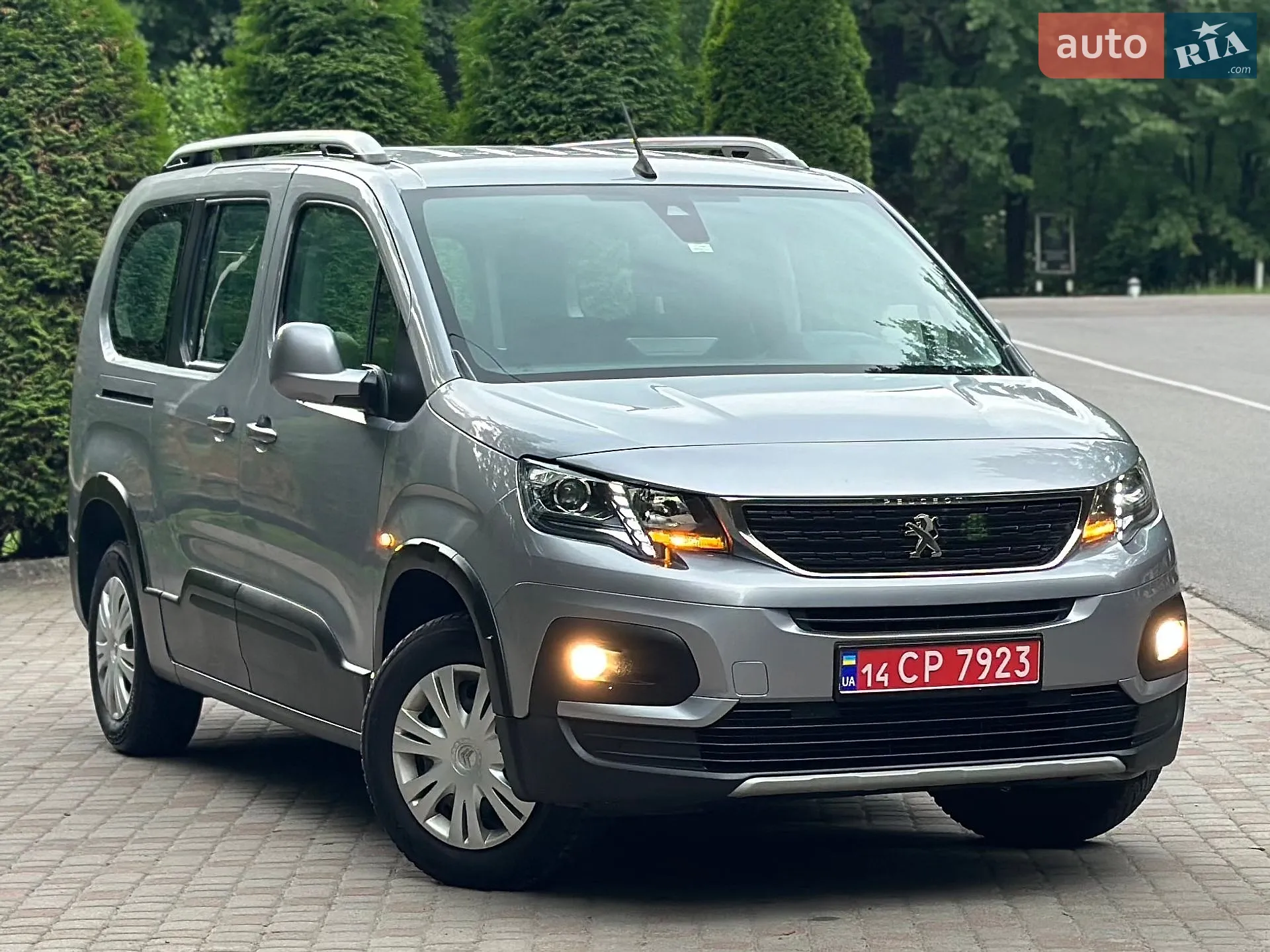 2021 Peugeot Rifter - мініатюра 10