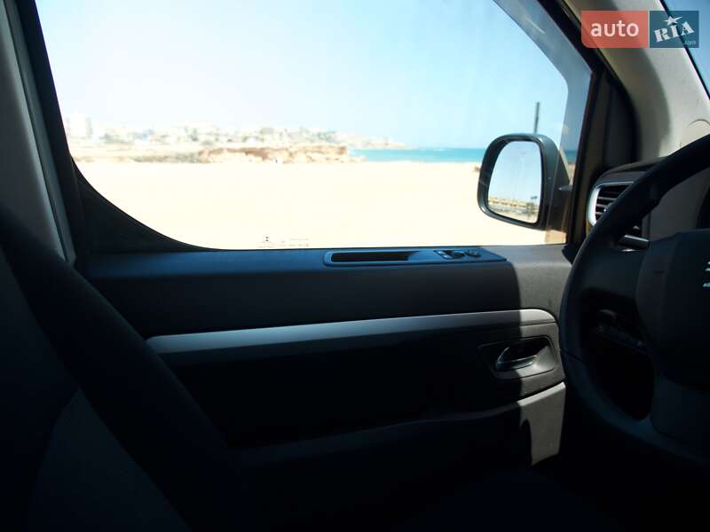 Минивэн Peugeot Traveller 2017 в Славянске