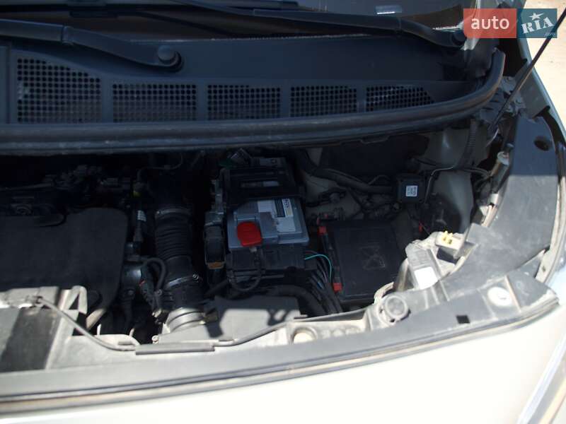 Минивэн Peugeot Traveller 2017 в Славянске