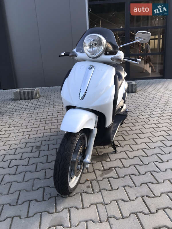 Максі-скутер Piaggio Beverly 500 2006 в Новоселиці