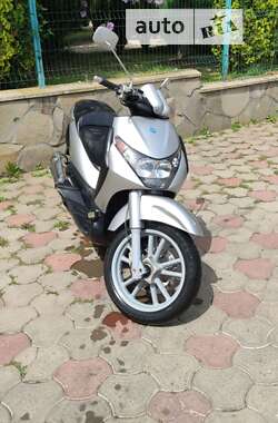 Скутер Piaggio Beverly 2003 в Чопе