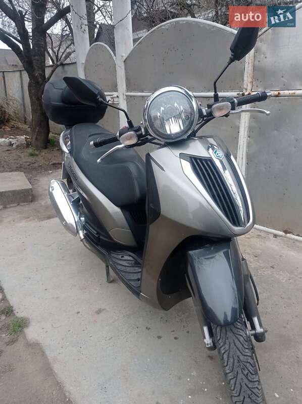 Скутер Piaggio Beverly 2011 в Черновцах фото 3 Скутер Piaggio Beverly 2011 в Черновцах