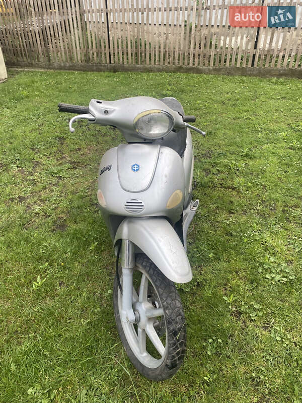 Макси-скутер Piaggio Liberty 2000 в 