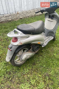 Макси-скутер Piaggio Liberty 2000 в 