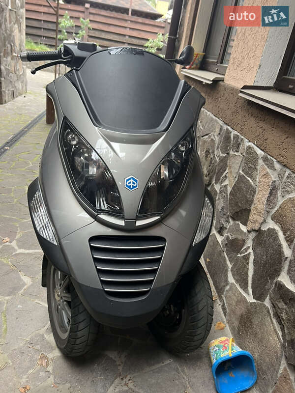 Скутер Piaggio MP3 2009 в Киеве фото 5 Скутер Piaggio MP3 2009 в Киеве