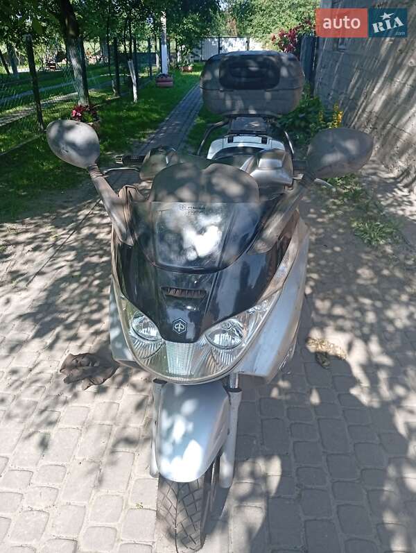 Максі-скутер Piaggio X8 2004 в Львові фото Максі-скутер Piaggio X8 2004 в Львові