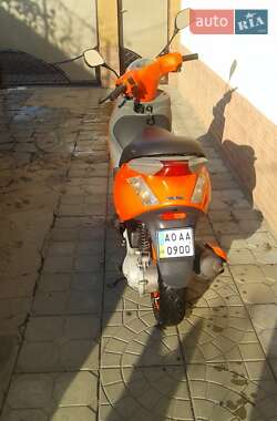 Скутер Piaggio Zip 2000 в 