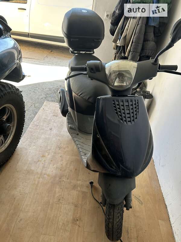 Макси-скутер Piaggio Zip 2000 в Ровно