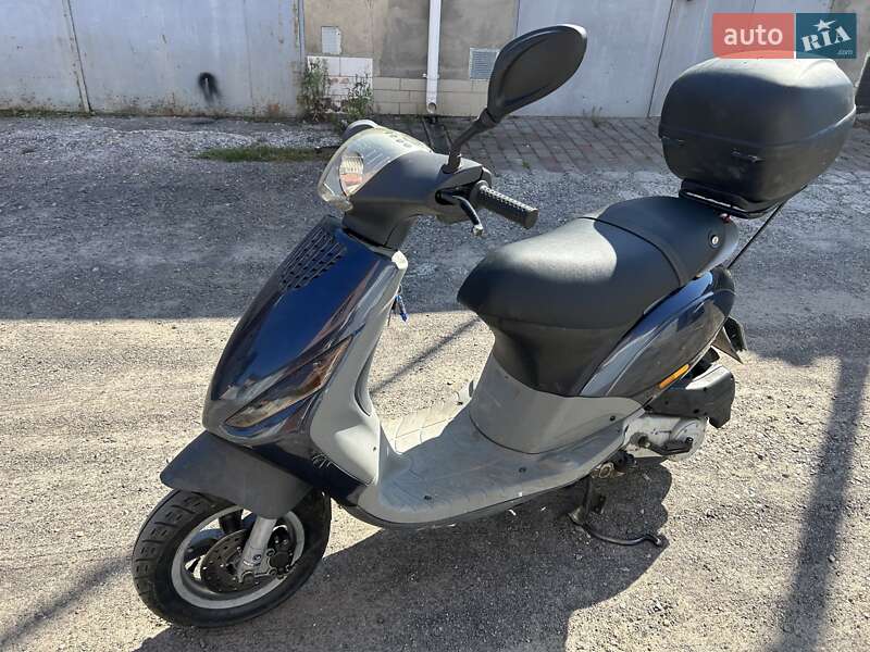 Макси-скутер Piaggio Zip 2000 в Ровно