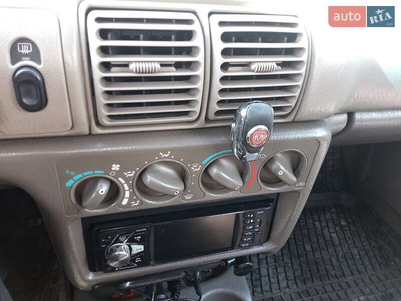 Седан Plymouth Neon 1996 в Першотравенске фото 12 Седан Plymouth Neon 1996 в Першотравенске