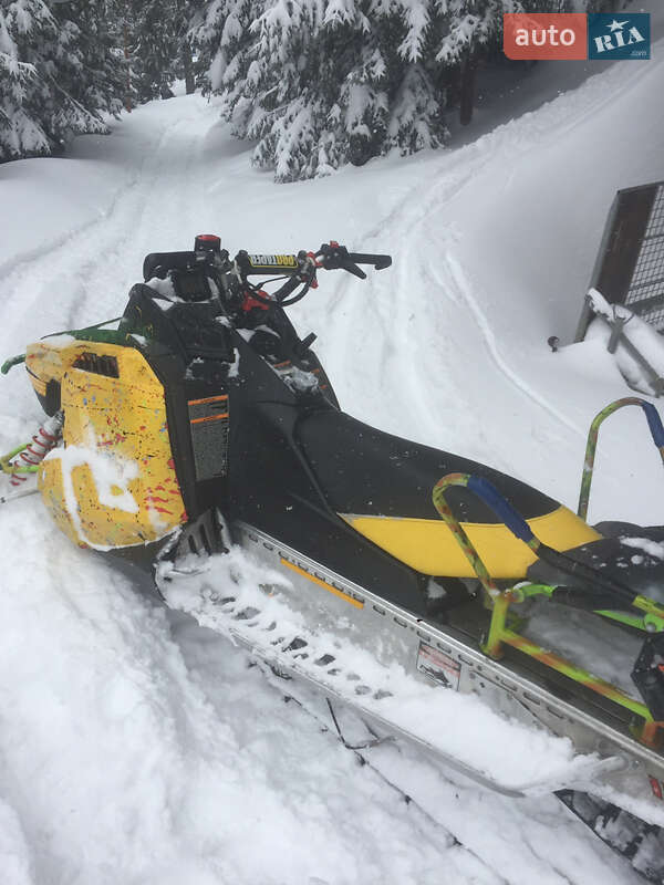 Гірські снігоходи Polaris 800 2015 в Рахові
