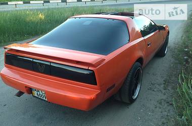 Купе Pontiac Firebird 1988 в 