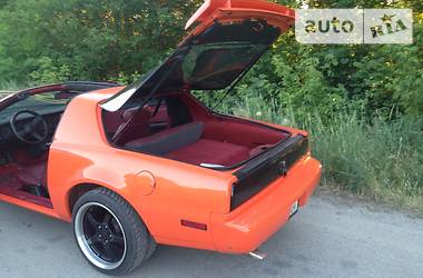 Купе Pontiac Firebird 1988 в 