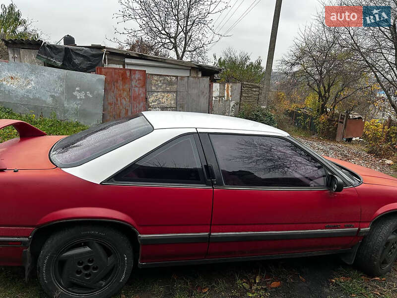 Купе Pontiac Grand Prix 1988 в Василькове