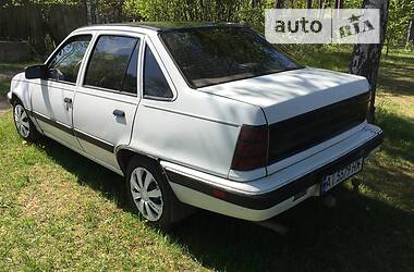 Хетчбек Pontiac Lemans 1989 в 