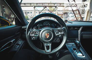 Купе Porsche 911 2017 в 