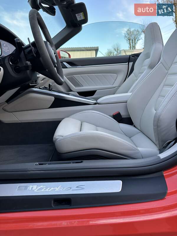 Кабріолет Porsche 911 2022 в Києві фото 41 Кабріолет Porsche 911 2022 в Києві