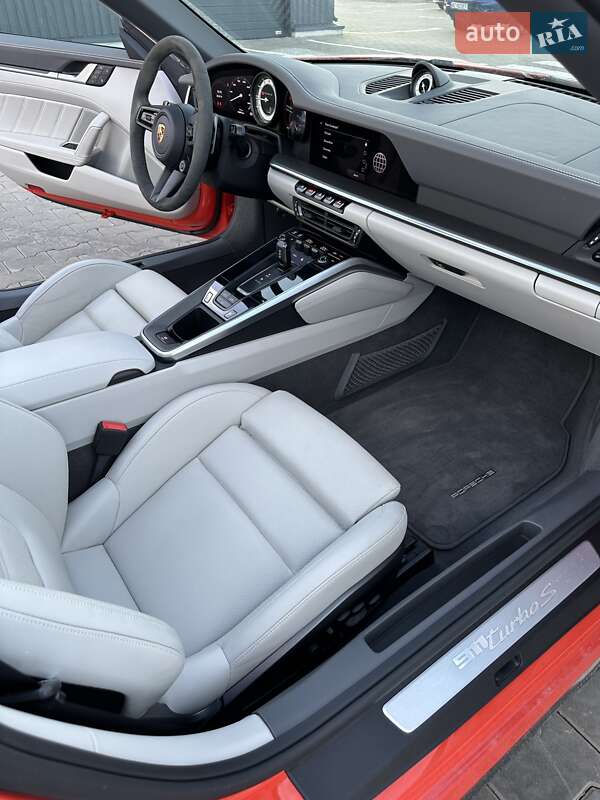Кабріолет Porsche 911 2022 в Києві фото 46 Кабріолет Porsche 911 2022 в Києві