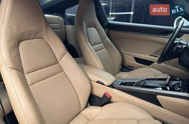 Купе Porsche 911 2020 в 
