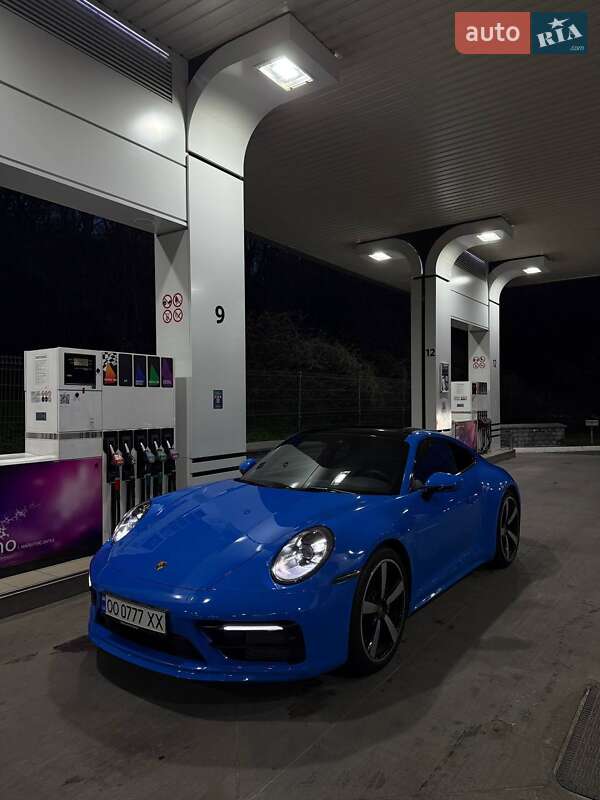 Купе Porsche 911 2021 в 