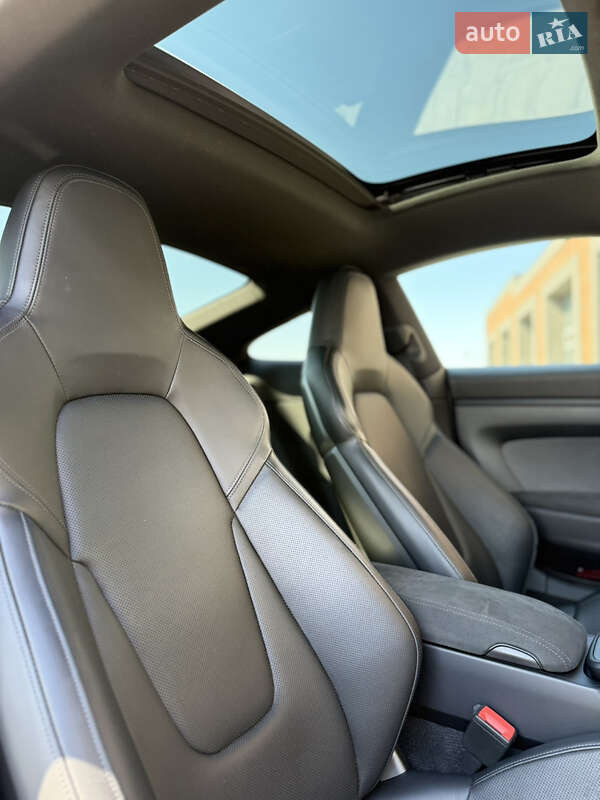Купе Porsche 911 2022 в Черновцах