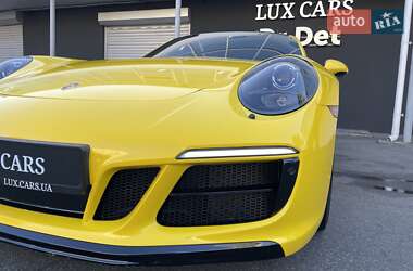 Купе Porsche 911 2017 в 
