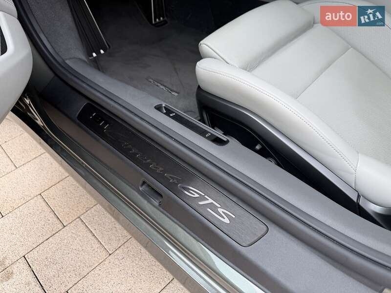 Купе Porsche 911 2023 в Львове