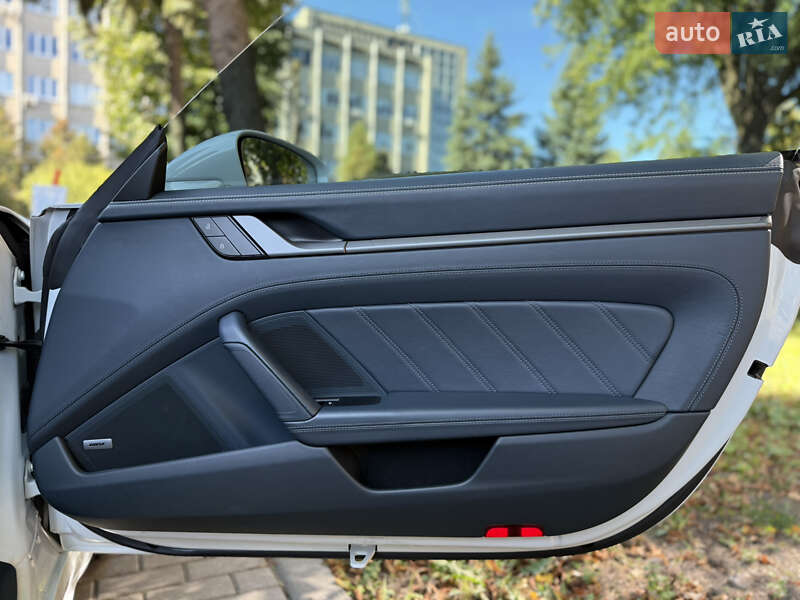 Кабриолет Porsche 911 2022 в Львове
