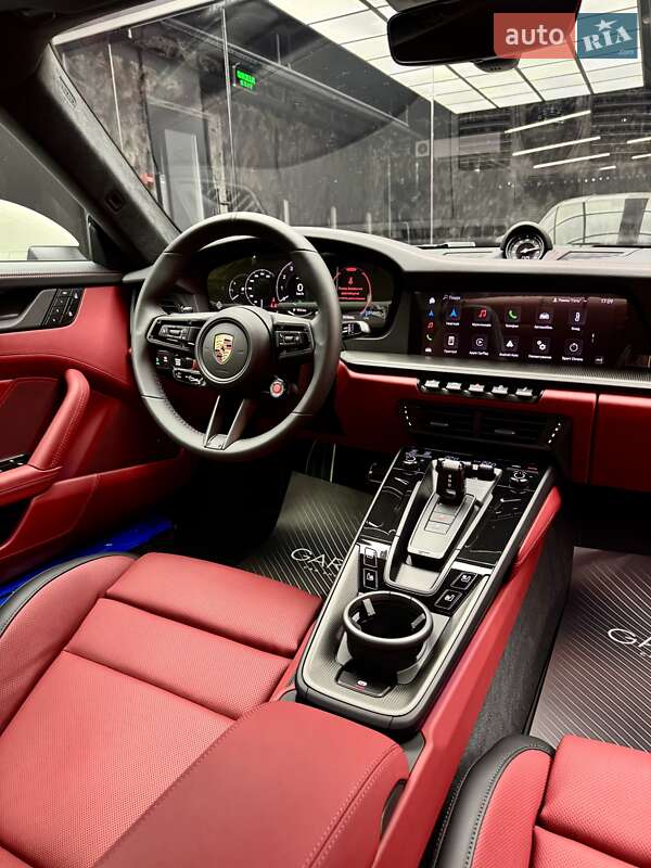 Купе Porsche 911 2025 в Києві фото 34 Купе Porsche 911 2025 в Києві