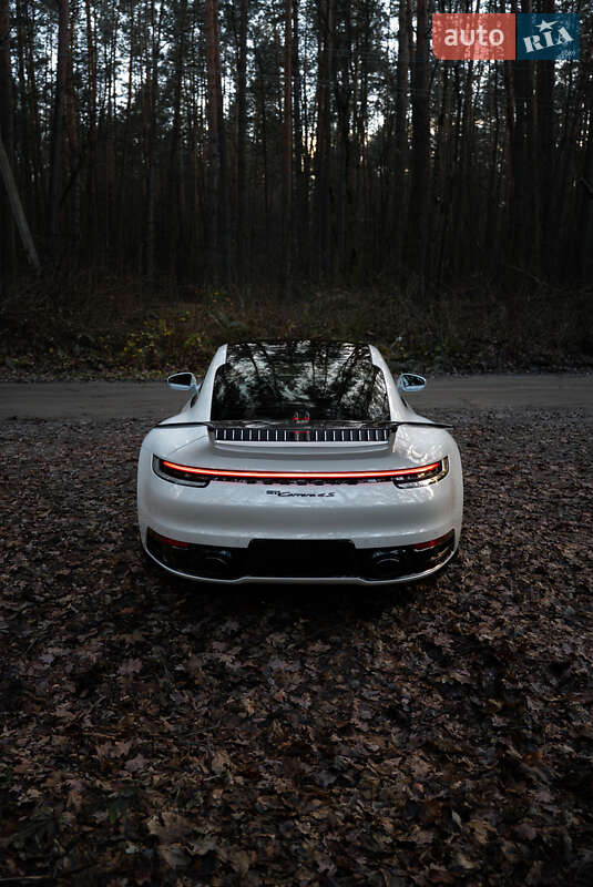 Купе Porsche 911 2022 в Киеве фото Купе Porsche 911 2022 в Киеве