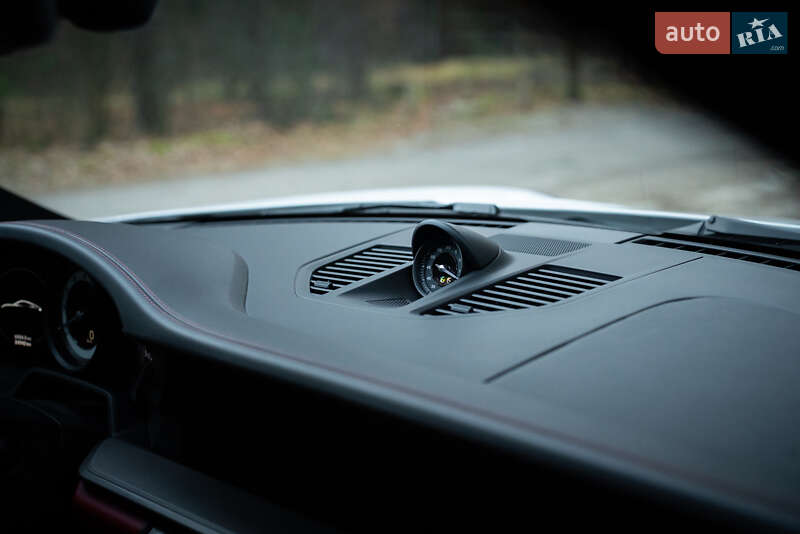 Купе Porsche 911 2022 в Киеве фото 15 Купе Porsche 911 2022 в Киеве
