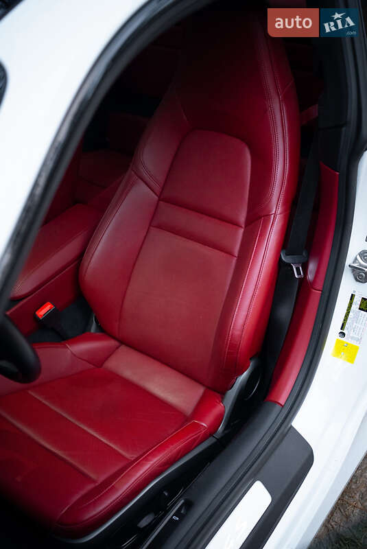 Купе Porsche 911 2022 в Киеве фото 27 Купе Porsche 911 2022 в Киеве