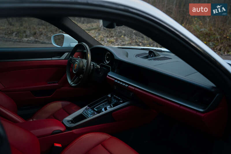 Купе Porsche 911 2022 в Киеве фото 44 Купе Porsche 911 2022 в Киеве