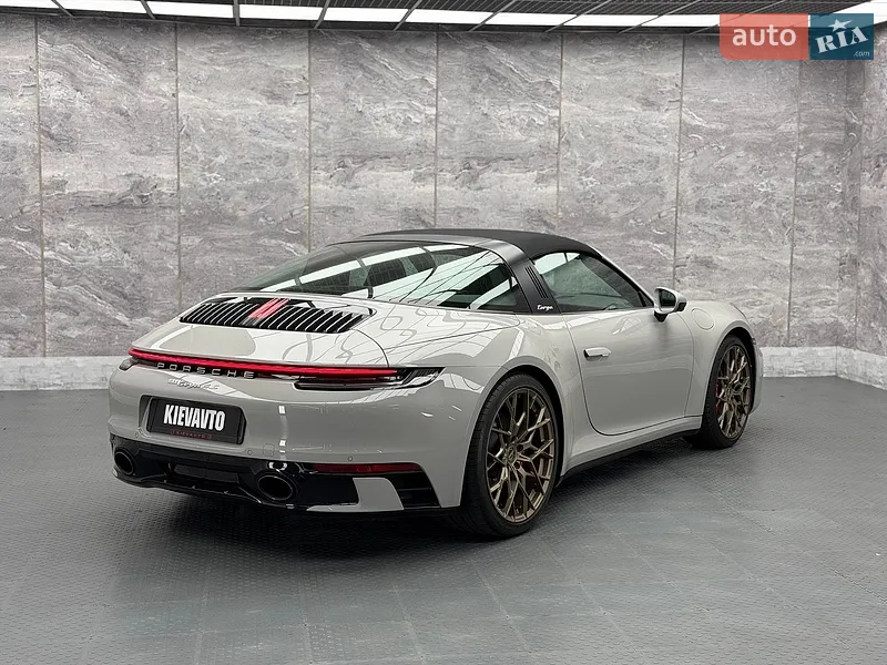Porsche 911 2023