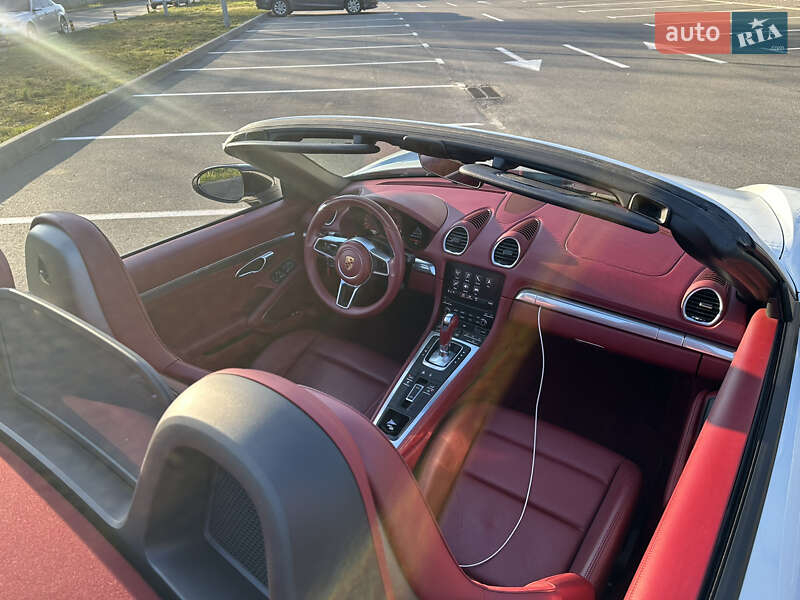 Родстер Porsche Boxster 2018 в Киеве фото 12 Родстер Porsche Boxster 2018 в Киеве