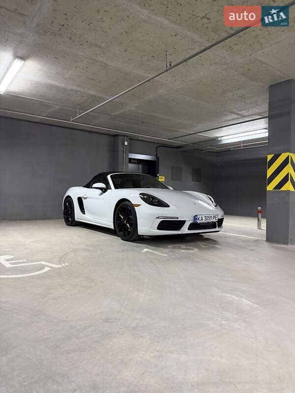 Родстер Porsche Boxster 2016 в Киеве