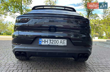 Внедорожник / Кроссовер Porsche Cayenne Coupe 2021 в 