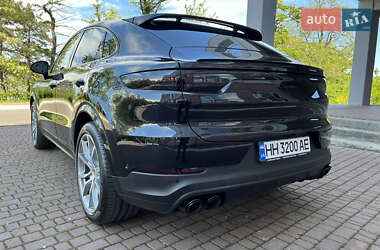 Внедорожник / Кроссовер Porsche Cayenne Coupe 2021 в 