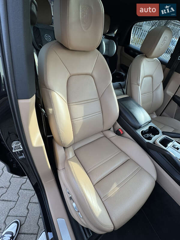 Внедорожник / Кроссовер Porsche Cayenne Coupe 2020 в Киеве