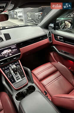 Позашляховик / Кросовер Porsche Cayenne Coupe 2021 в 