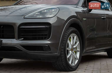Внедорожник / Кроссовер Porsche Cayenne Coupe 2021 в 
