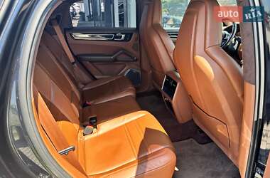 Позашляховик / Кросовер Porsche Cayenne Coupe 2021 в 