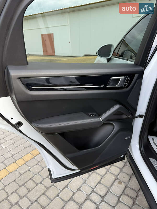 Внедорожник / Кроссовер Porsche Cayenne Coupe 2019 в Львове фото 21 Внедорожник / Кроссовер Porsche Cayenne Coupe 2019 в Львове